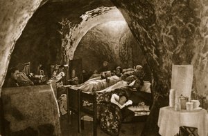 Viviendas en cuevas en la costa inglesa utilizadas como refugios antiaéreos, 1940 de English Photographer